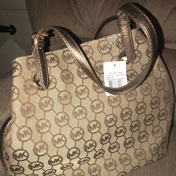 Michael Kors Handbags - BRAND NEW AUTHENTIC MICHAEL KORS BAG 👜